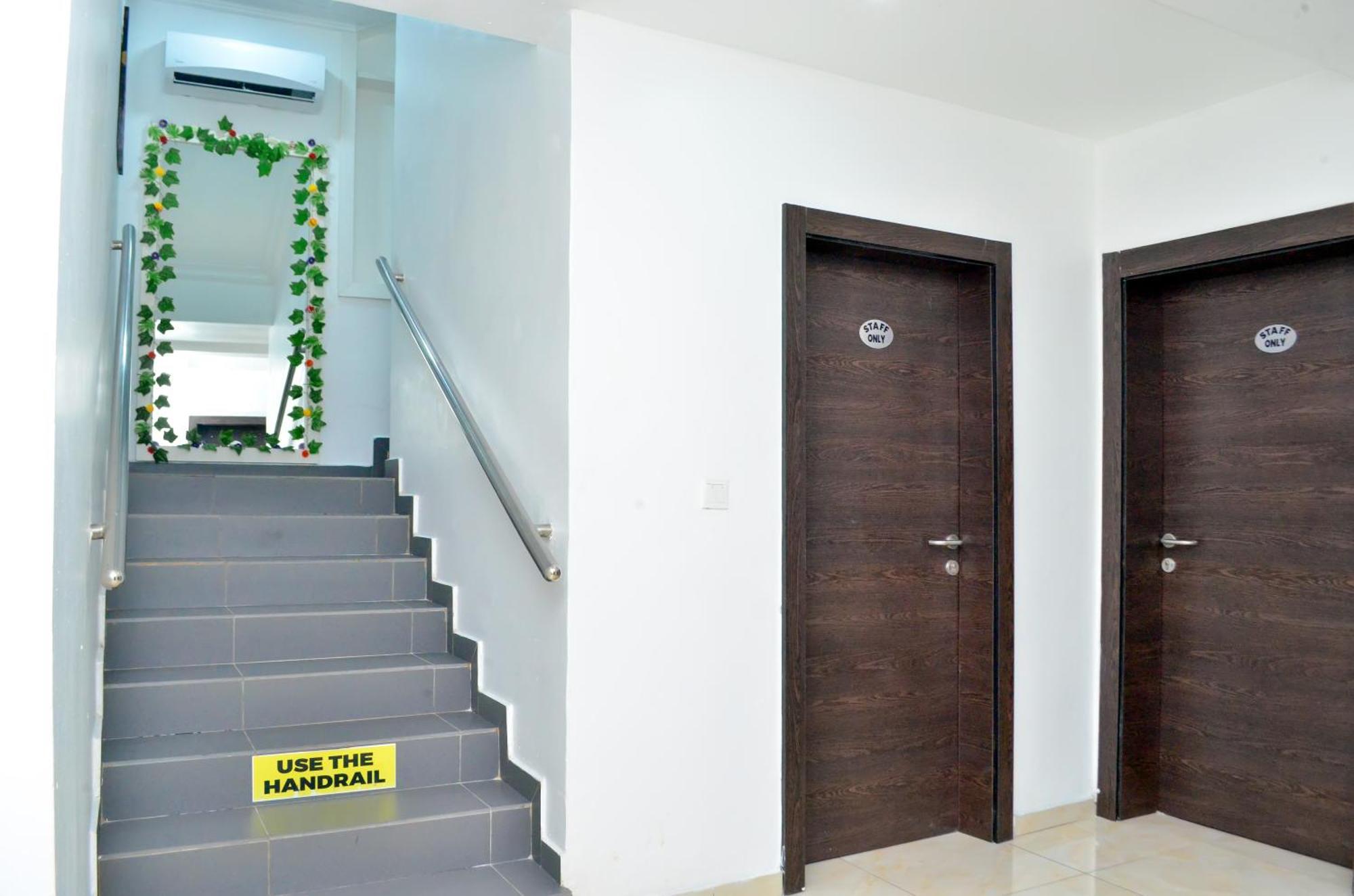 Proxima Centauri Hotel Port Harcourt Buitenkant foto